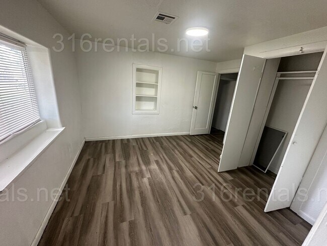 Building Photo - 1801 S Glenn Ave