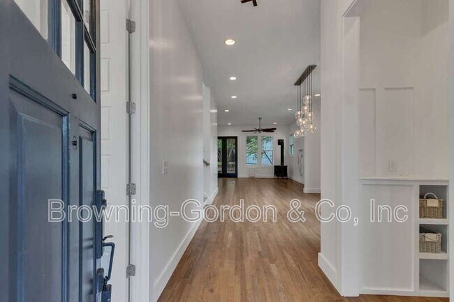 Foto del edificio - 1137B Kirkland Ave