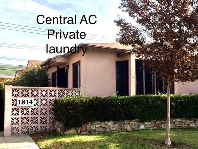 Building Photo - 1814 N Hollywood Way