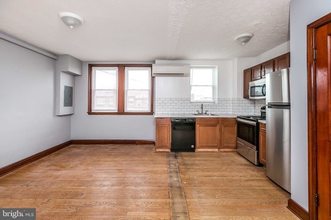 Building Photo - 425 Hornel St