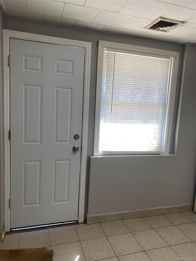 Building Photo - 974 Suffolk Ave