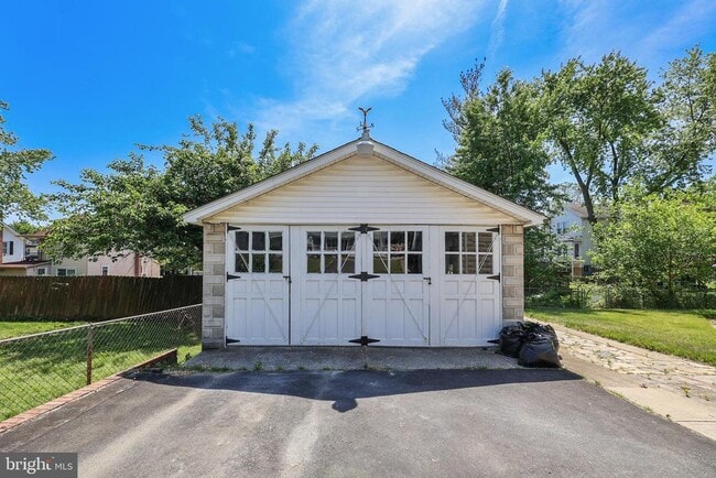 Foto del edificio - 1321 Maple Ave