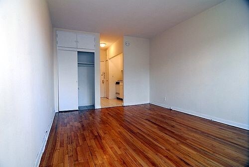 Building Photo - 353 E 83rd St