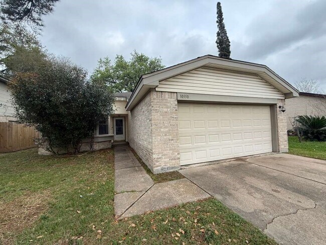 Building Photo - 10550 Walnut Glen Dr