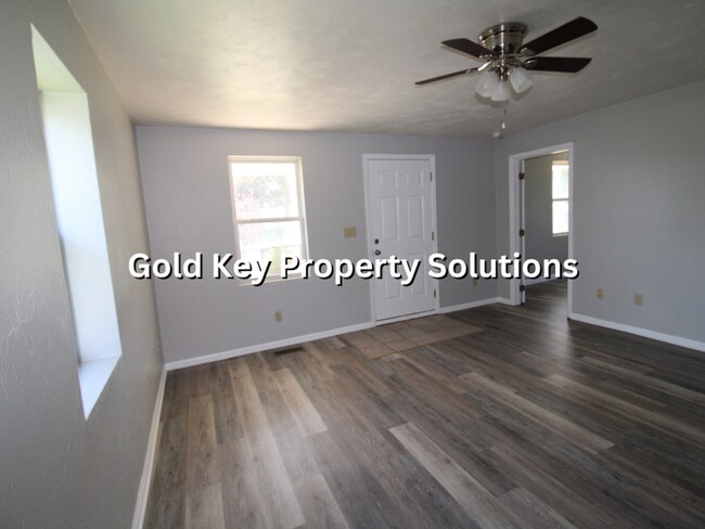 Building Photo - 2-Story 3 BR 1 BA House with Dining Room SECTION 8 APPROVED