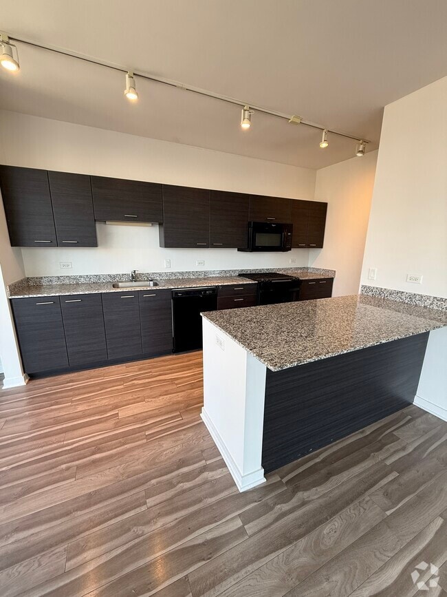 Building Photo - 855 N La Salle Dr