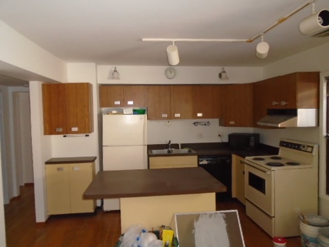 Building Photo - 157 Gibbs St