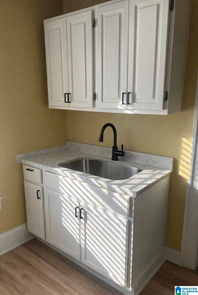 Foto del edificio - 1605 West St