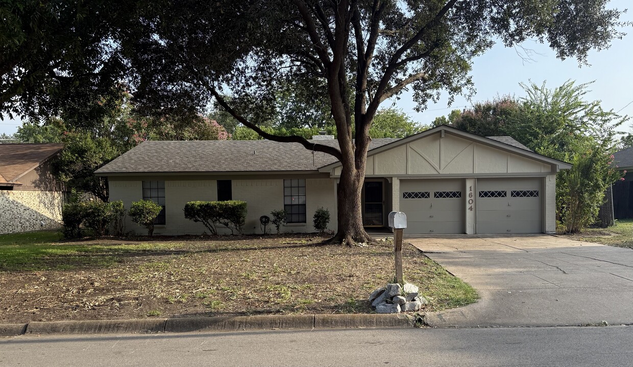 Primary Photo - 1604 Timbercreek Rd