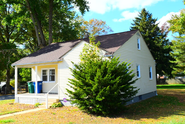 Building Photo - 338 S Parke St