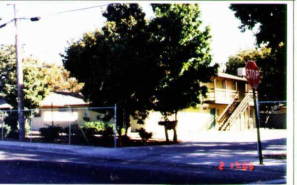 Primary Photo - 1002-1020 Chicago Ave