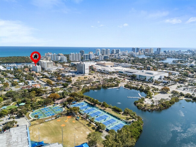 Building Photo - 2555 NE 11th St