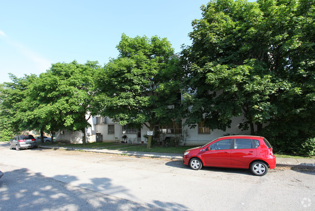 Photo du bâtiment - Keele Apartments