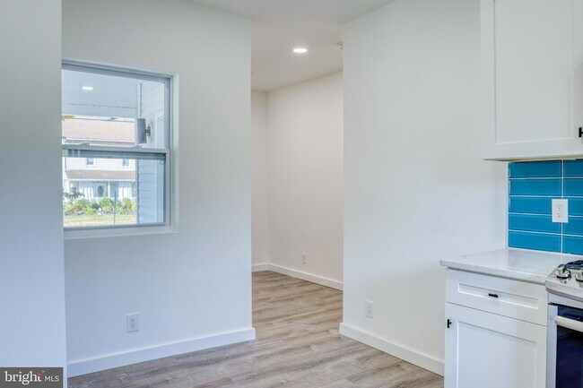 Foto del edificio - 6366 Rogers Ave