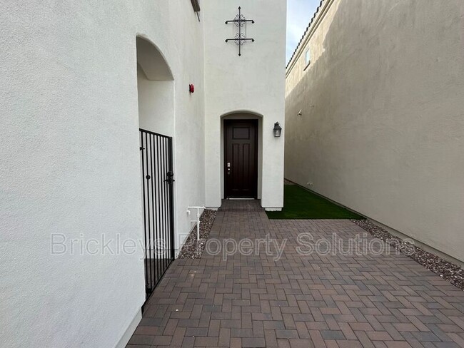 Building Photo - 265 E Balsam Dr
