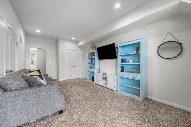 Building Photo - 523 Pebblebrook Ln