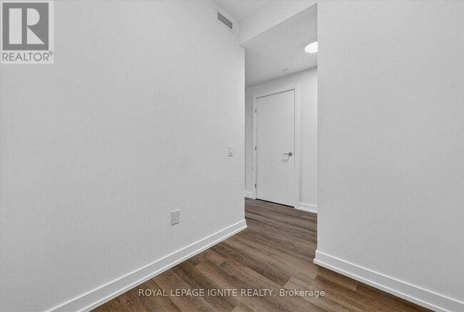 Building Photo - 5 Meadowvale Rd