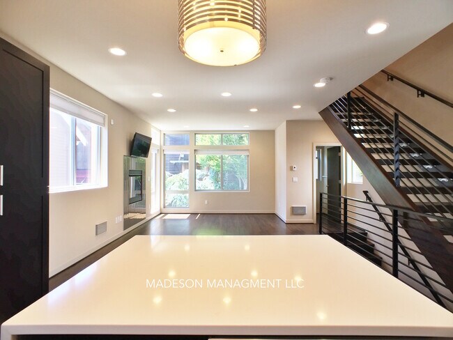 Foto del edificio - 7445 4th Ave NE