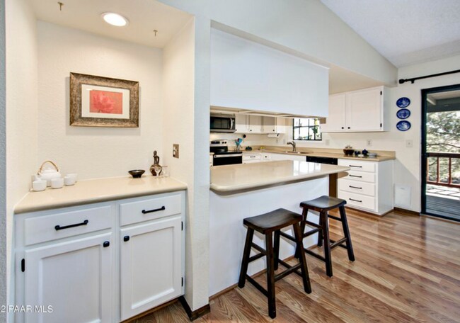 Foto del edificio - 725 Meadowlark Ln