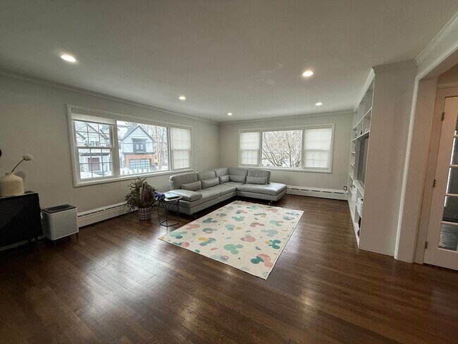 Building Photo - 44 Rolling Ln