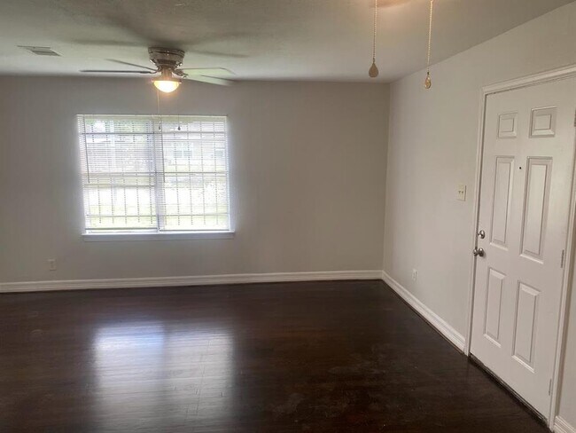 Foto del edificio - 5731 Belmark St