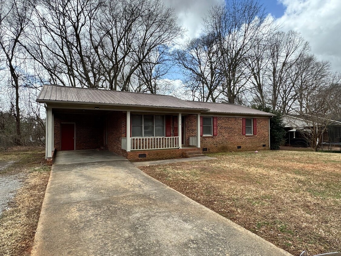 Foto principal - 3/1 House in Shelby, NC (Work still to be ...