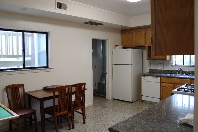 Building Photo - 214 Funston Ave