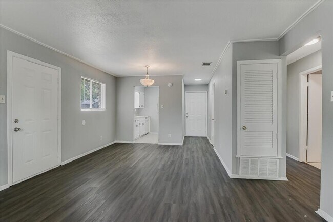 Foto del edificio - 1811 Magnolia Dr