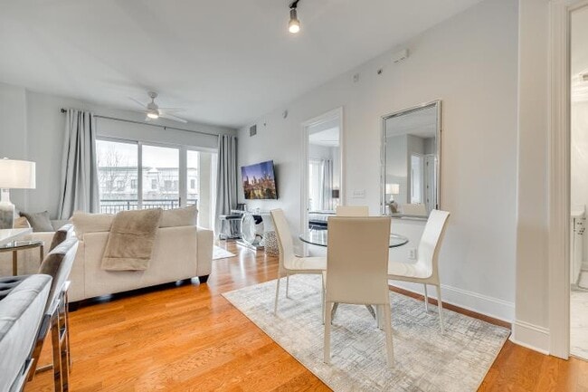 Foto del edificio - 4620 Piedmont Row Dr