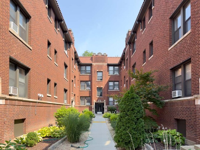 Building Photo - 2641 N Spaulding Ave