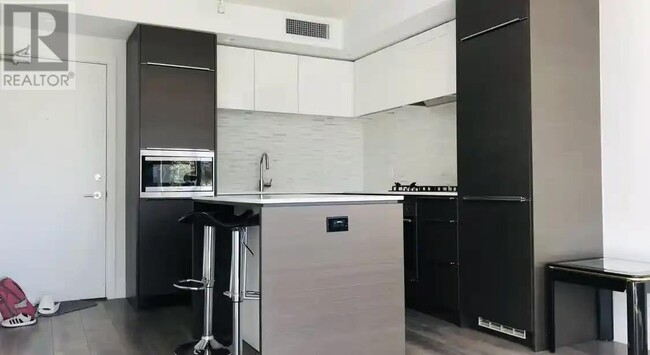 Photo du bâtiment - 5233-5233 Gilbert Rd.