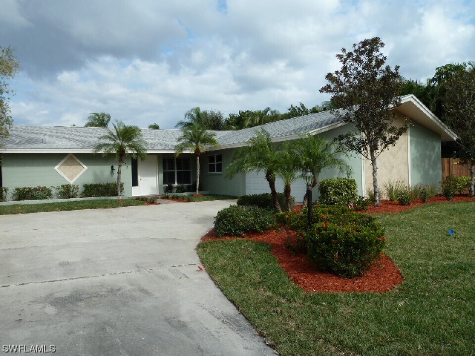 Primary Photo - 673 Travers Ave