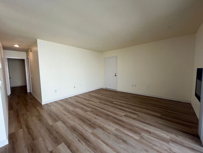 Foto del edificio - Upgraded, 2BD/2BA in Park Place: 1 Car Gar...