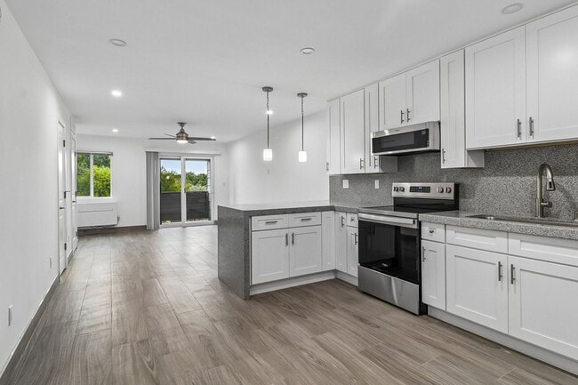 Building Photo - 2065 Poplar Rd