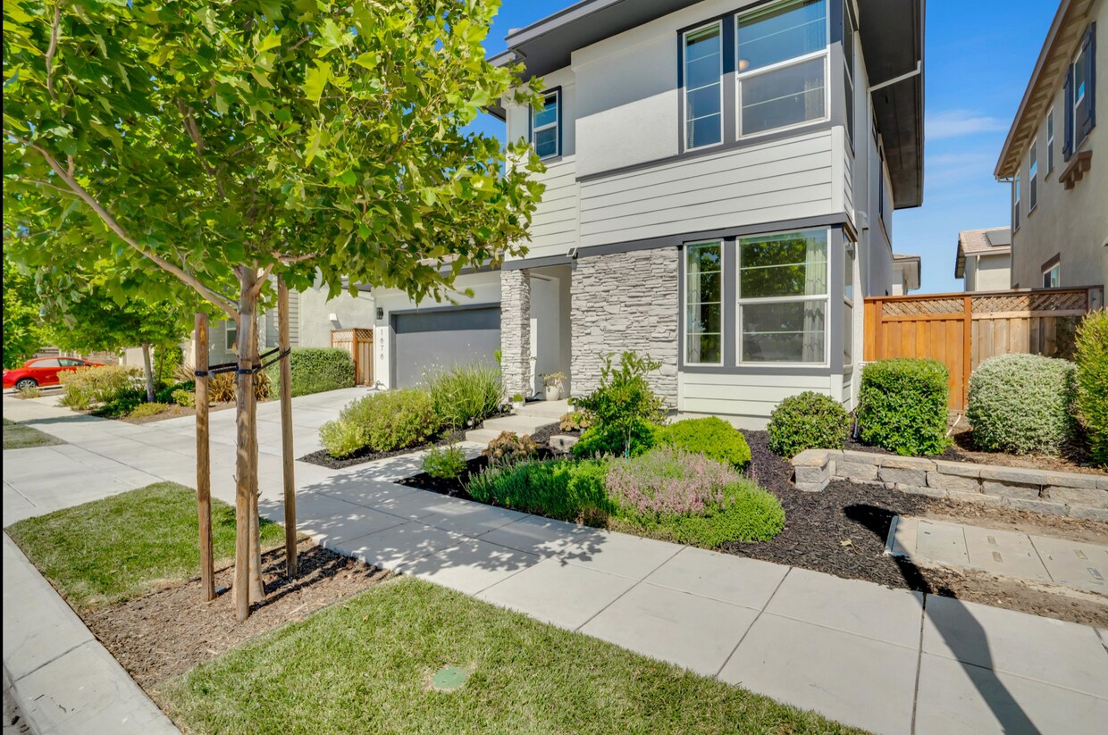 Primary Photo - 1676 Gobind Blvd