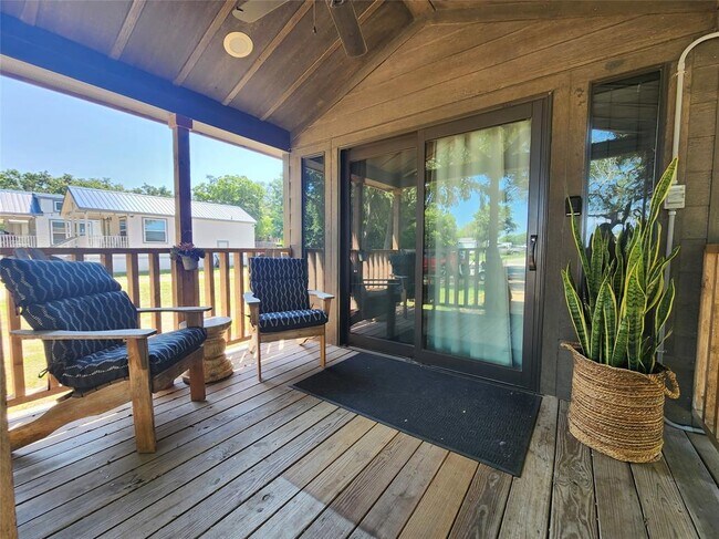 Building Photo - 300 Park Ave