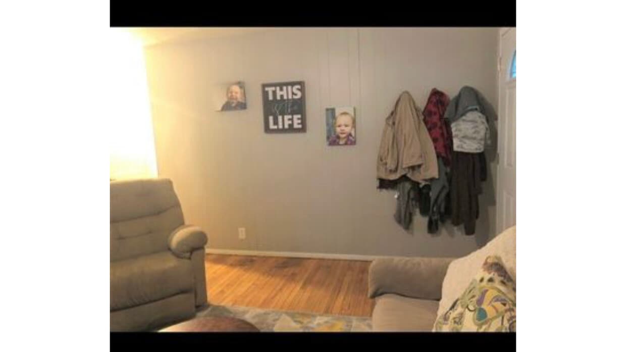 Primary Photo - 381 Alena St