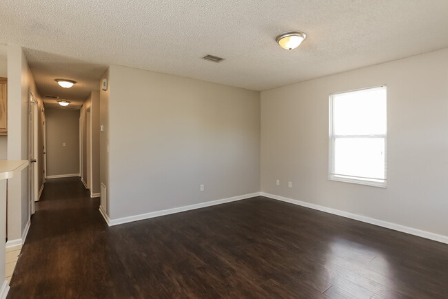 Foto del edificio - 3668 Wood Creek Ln