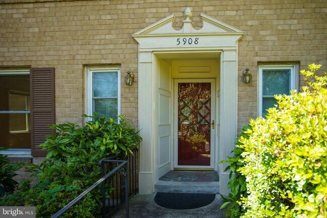 Foto del edificio - 5908 Walhonding Rd