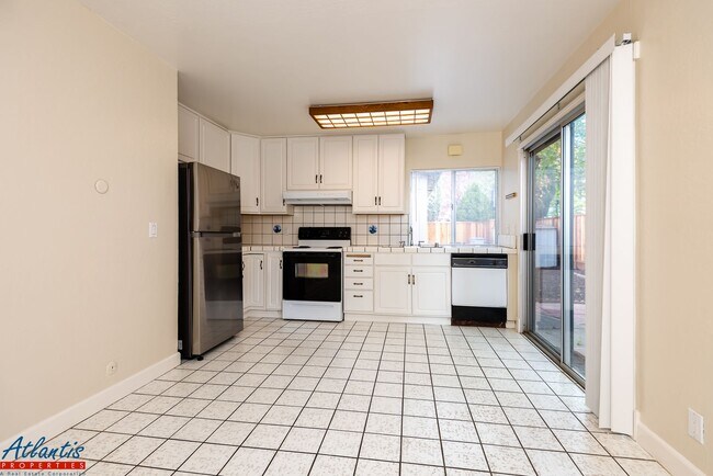 Foto del edificio - Lovely Cambrian Home | Private Yard