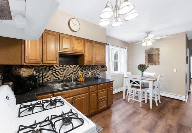 Foto del edificio - 5538 W Drummond Pl