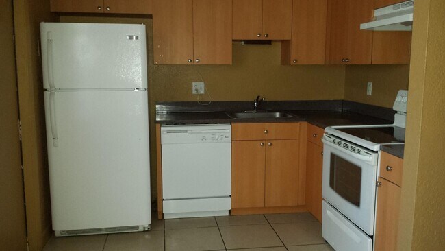 Building Photo - 4700 NW 9 Court Court 4700 Plantation Fl 3...