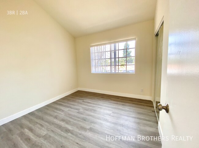 Building Photo - 6941 Hazeltine Ave