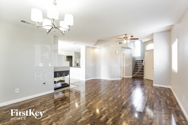 Foto del edificio - 9501 Forest Lily Ct