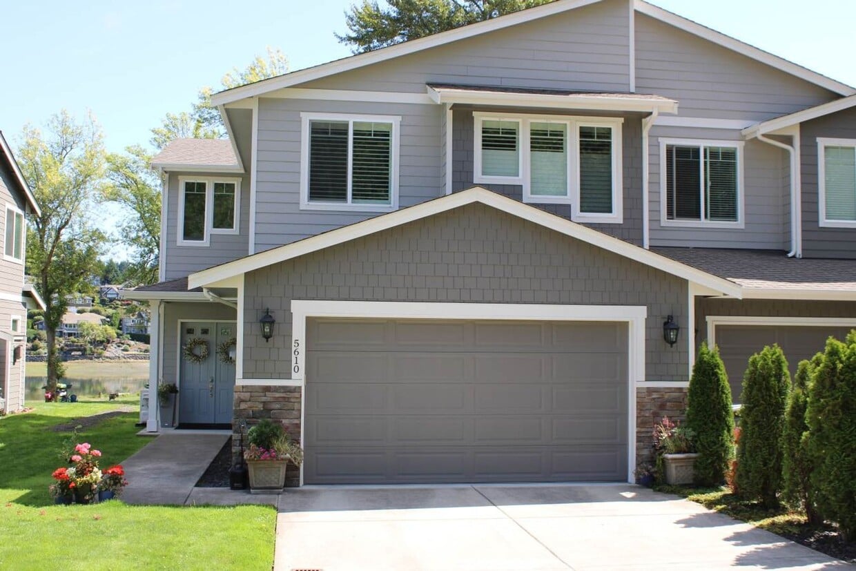 Primary Photo - Beautiful Wollochet Bay 3-Bedroom Town Home