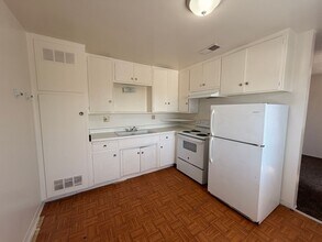 Building Photo - 1802 Cherry St