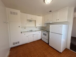 Building Photo - 1802 Cherry St