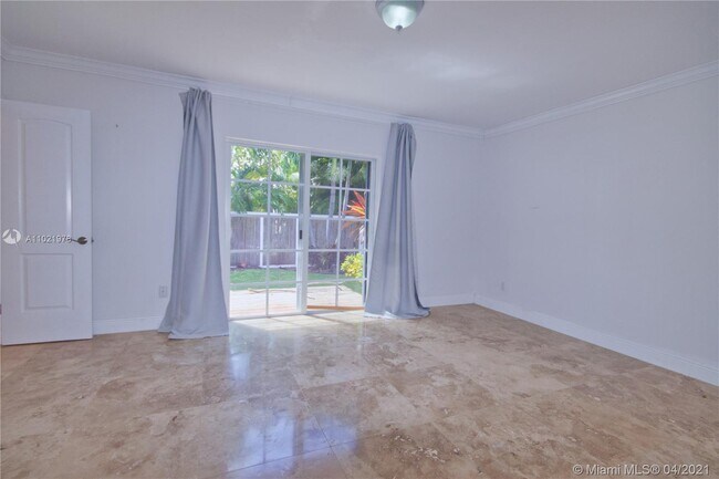 Foto del edificio - 9164 Emerson Ave