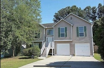 Building Photo - 2174 Dresden Green