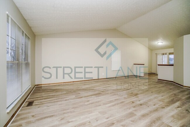 Building Photo - REDUCED!
